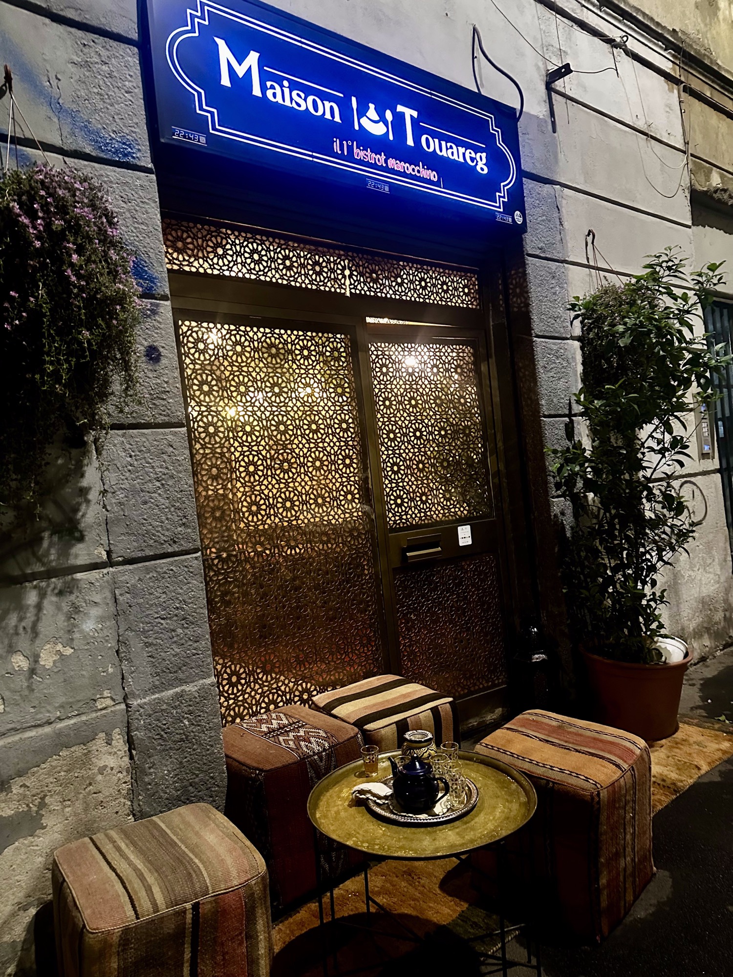 The entrance of Maison Touareg on Via Varesina